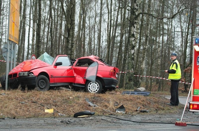 TIR przeciął BMW na pół