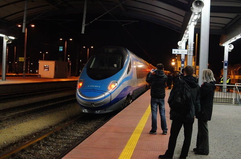 Pendolino z Katowic do Krakowa nie pojedzie, ale gdyby pojechało to i tak 3 godziny