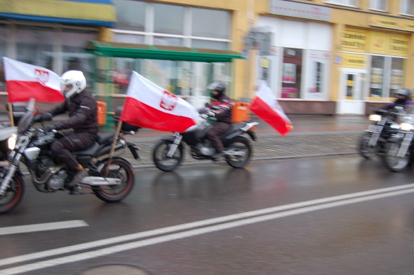 Biało-czerwoni motocykliści ze Szczecinka pamiętają o 11 Listopada (zdjęcia)