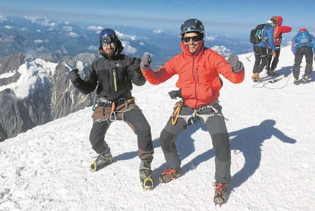 Szczepan (w czerwonej kurtce) na szczycie Mont Blanc. Był to jeden ze szczytów na drodze do realizacji planu zdobycia „Korony Ziemi”, który bochnianin wyznaczył sobie przed kilkoma laty