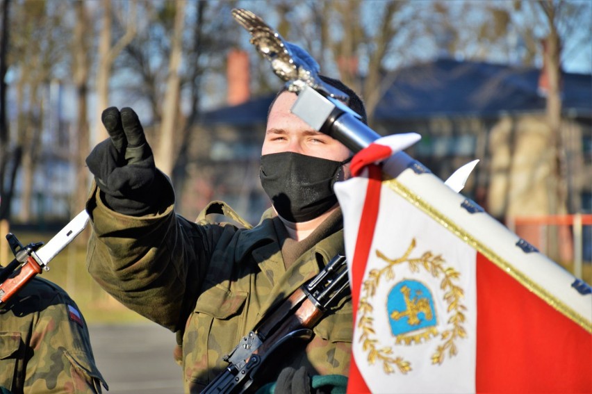 W sobotę na sztandar ślubowało 48 mężczyzn i 6 kobiet. Teraz...