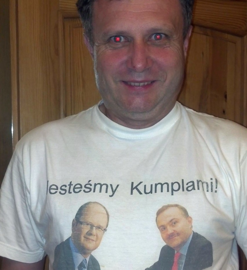 Koszulka z wizerunkiem Adamowicza i Szczurka robi furorę w internecie