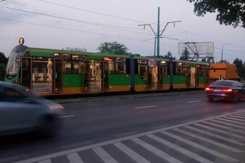 Motornicza tramwaju, który na ulicy Hetmańskiej w Poznaniu...