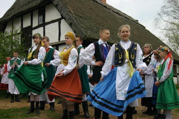 Piknik folklorystyczny "Czarne Wesele" w skansenie w...