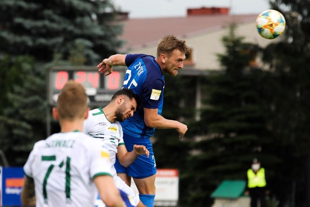 Wiktor Żytek (w niebieskim stroju) odszedł z Puszczy do GKS-u Tychy