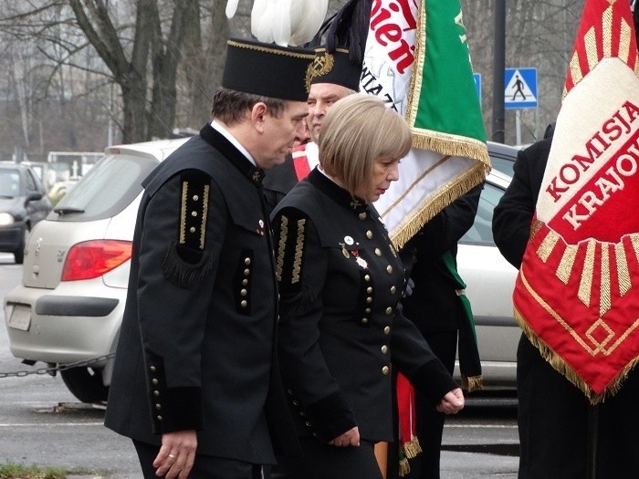 Katastrofa w kopalni Halemba: Kwiaty i znicze w 8 lat po tragedii. Wyroku nadal nie ma [ZDJĘCIA]