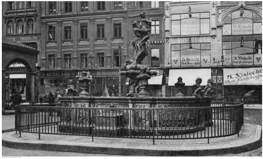 Stary Rynek w latach 30. XX wieku. Fontanna "Porwanie...