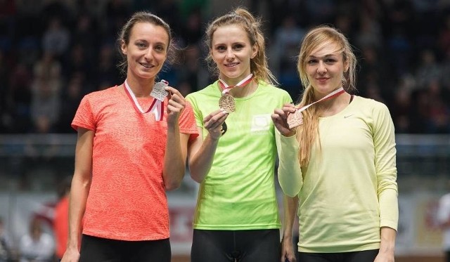 Danuta Cieślak (w środku) z Victorii Stalowa Wola będzie bronić w Toruniu dwóch tytułów mistrzowskich: w biegu na 800 oraz 1500 metrów.