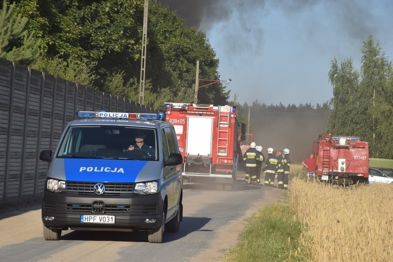 Pożar wysypiska śmieci w Mostkach koło Zduńskiej Woli