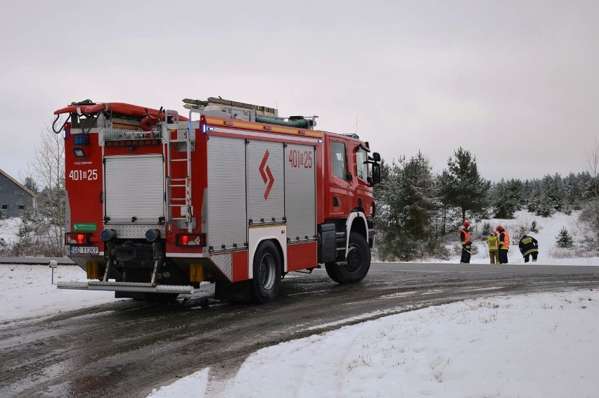 Poważny wypadek, mężczyzna spadł z wysokości. Śmigłowiec...