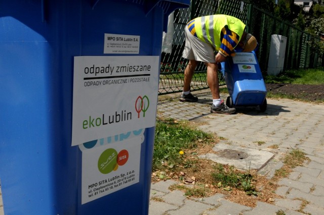 Śmieci po nowemu w Lublinie: Zaczęło się czipowanie pojemników