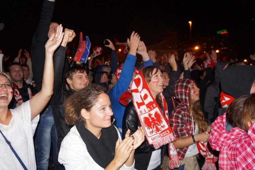 Polacy mistrzami świata! Tak po meczu bawią się Katowice. Kibice i fajerwerki [ZDJĘCIA, WIDEO]