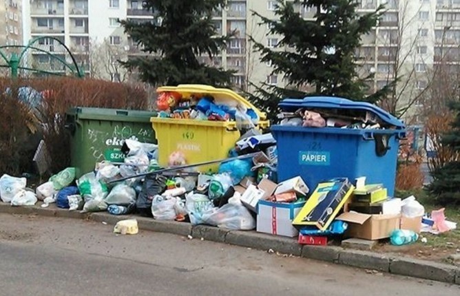 Ulica Budowlanych w Rybniku utonie w śmieciach po świętach?...