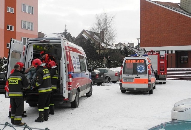 Dwie osoby ranne - wypadek na ul. Nowakowskiego w Stargardzie. Rusztowanie spadło na ludzi.