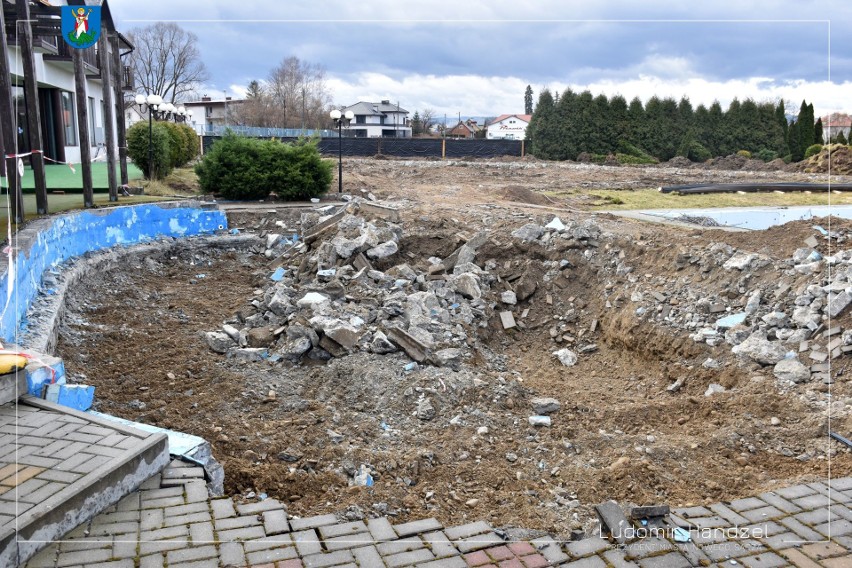 Nowy Sącz. Ruszyły prace przy przebudowie odkrytego basenu nad Łubinką [ZDJĘCIA, FILM]