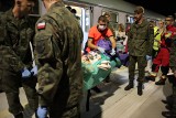 Ranni żołnierze z Ukrainy przyjechali w nocy pociągiem do Wrocławia. Będą wracać do zdrowia we wrocławskich szpitalach