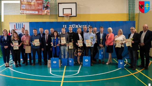 W hali sportowej Zespołu Placówek Szkolno-Wychowawczo-Rewalidacyjnych w Cudzynowicach odbyło się uroczyste podsumowanie drugiej edycji Turnieju Trzech Rakiet.