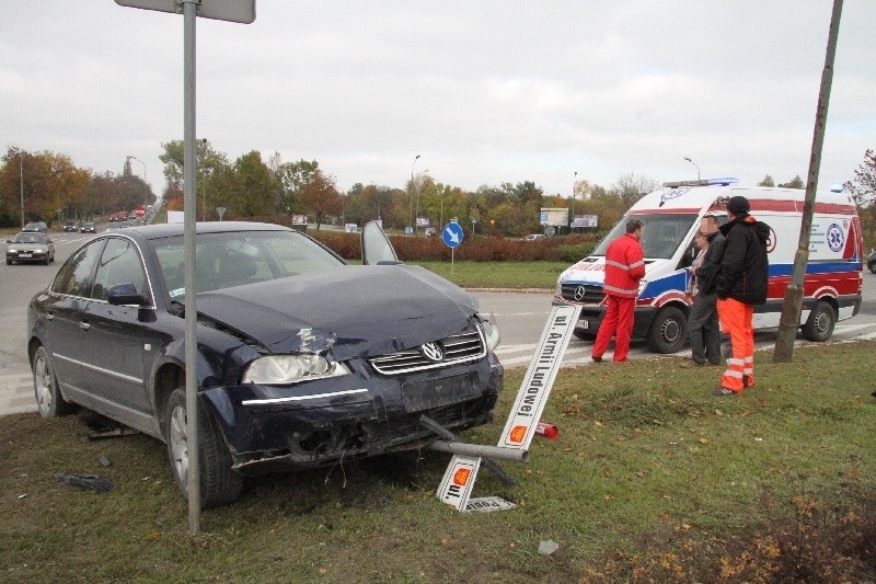 Wypadek na skrzyżowaniu w Kielcach. Ranna młoda kobieta 