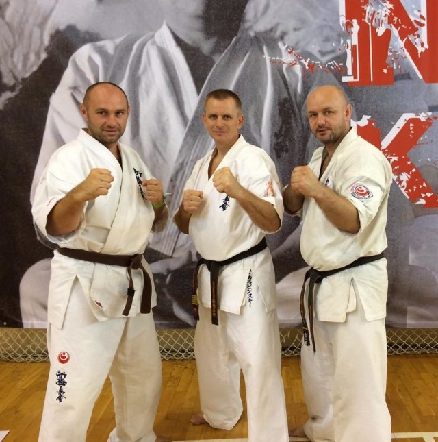 Od lewej: Zbigniew Kozłowski, Remigiusz Karpiński z Polskiej Federacji Karate Shinkyokushin i Mariusz Szymkiewicz.