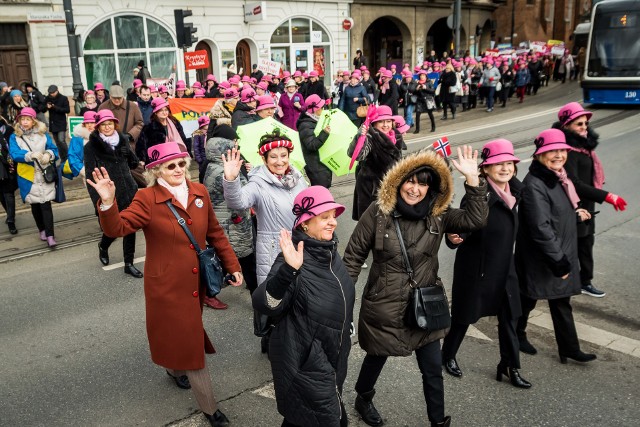 W 22. Ogólnopolskim Zjeździe Krystyn, który odbywa się w Bydgoszczy, udział wzięło ponad 500 Krystyn z całej Polski i nie tylko. Wśród znanych Krystyn była też piosenkarka Krystyna Giżowska.