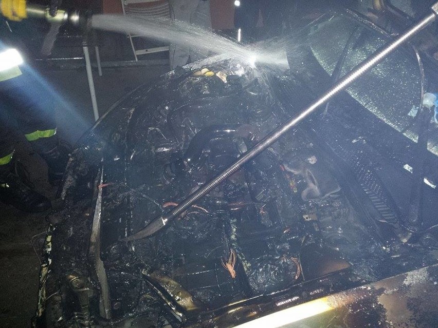 Pożar samochodu osobowego w Brześciu Kujawskim [zdjęcia]