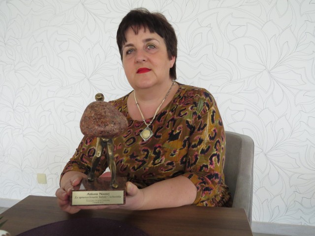 Aldona Nocna jest nauczycielką języka polskiego w liceum w Ciechocinku i wiceprzewodniczącą rady miejskiej.