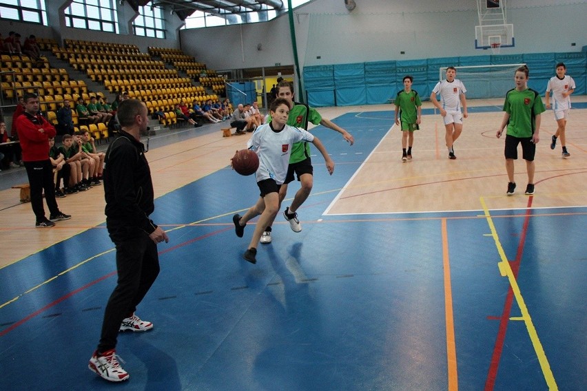 Mistrzostwa Skarżyska-Kamiennej szkół podstawowych w koszykówce zakończone: Trzynastka triumfowała trzy razy