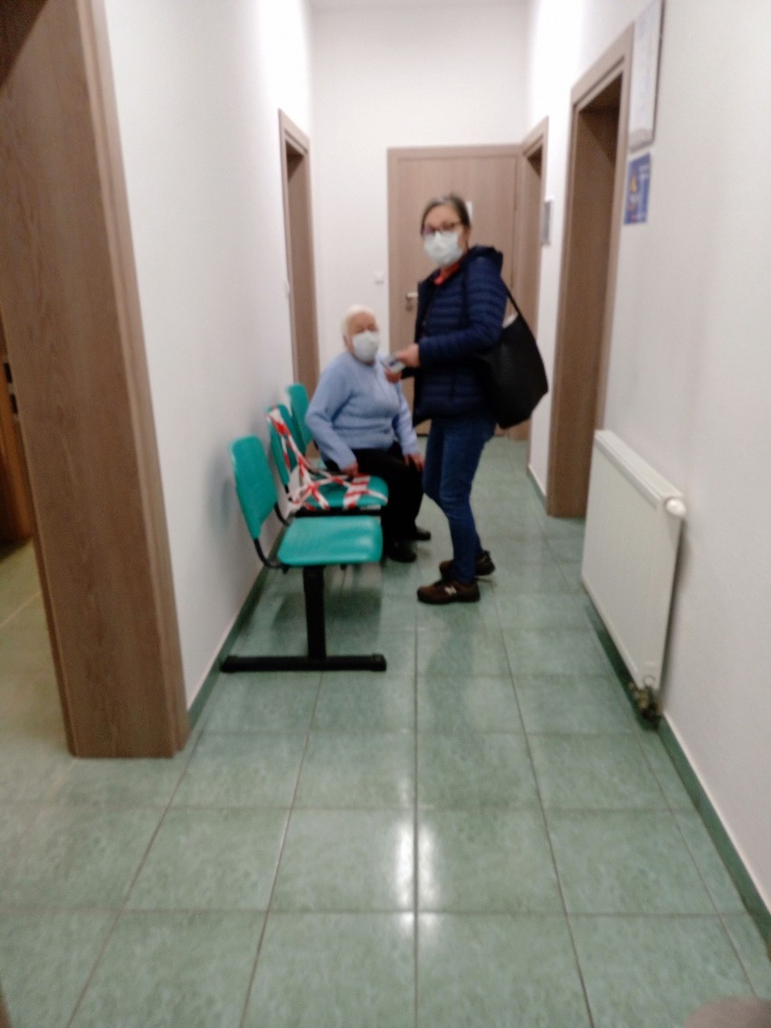 Bębło. Pierwszą zaszczepioną pacjentką przeciw COVID była 88-letnia mieszkanka Czajowic. Wszyscy pacjenci byli bardzo dzielni. 