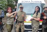 Karetka pogotowia z Wielkiej Brytanii, przez Przemyśl, trafiła na front w Ukrainie. Żołnierze są wdzięczni za ten pojazd [ZDJĘCIA]