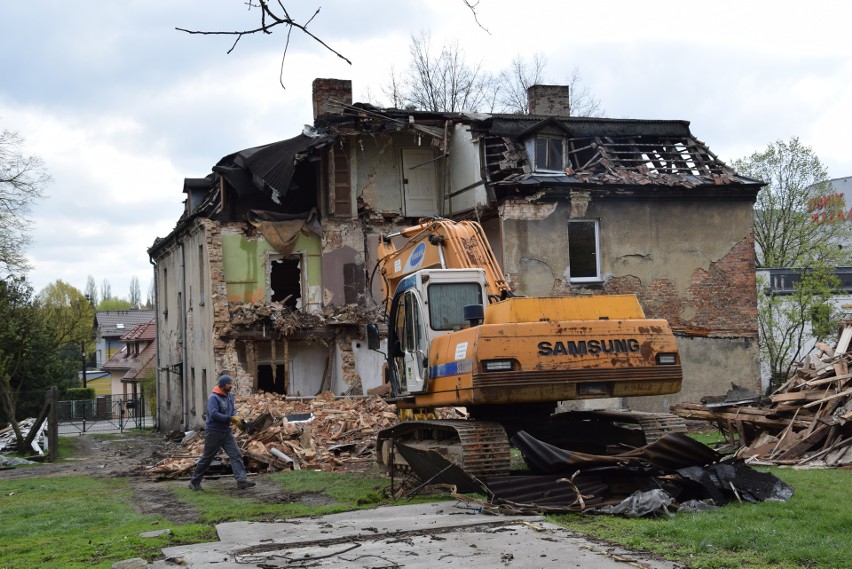 Rybnik: Burzą dworek z ulicy Dworek. Znika kolejny zabytek