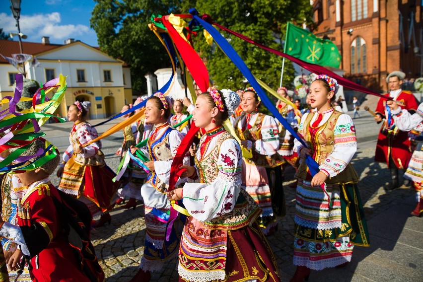 Podlaska Oktawa Kultur 2017. Kolorowa parada na Rynku...