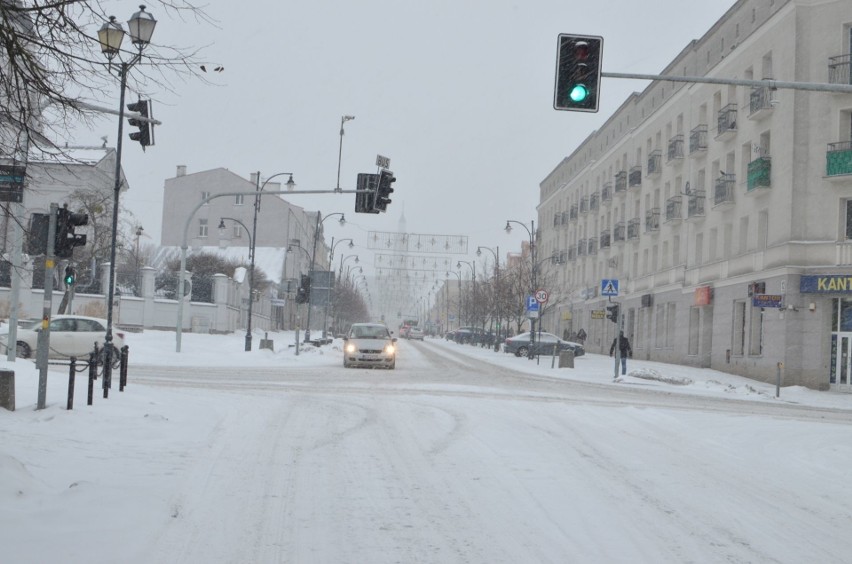 Ostrzeżenie IMGW. Na drogach bardzo niebezpiecznie. Synoptycy wydali ostrzeżenie pierwszego stopnia