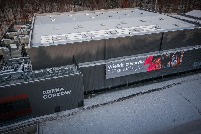 Na ul. Słowiańskiej autobus zatrzyma się dwa razy. Na wysokości basenów i na wysokości hali.