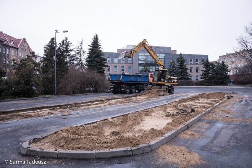 Stargard. Szykują miejsca postojowe na placu przed SCK [ZDJĘCIA]