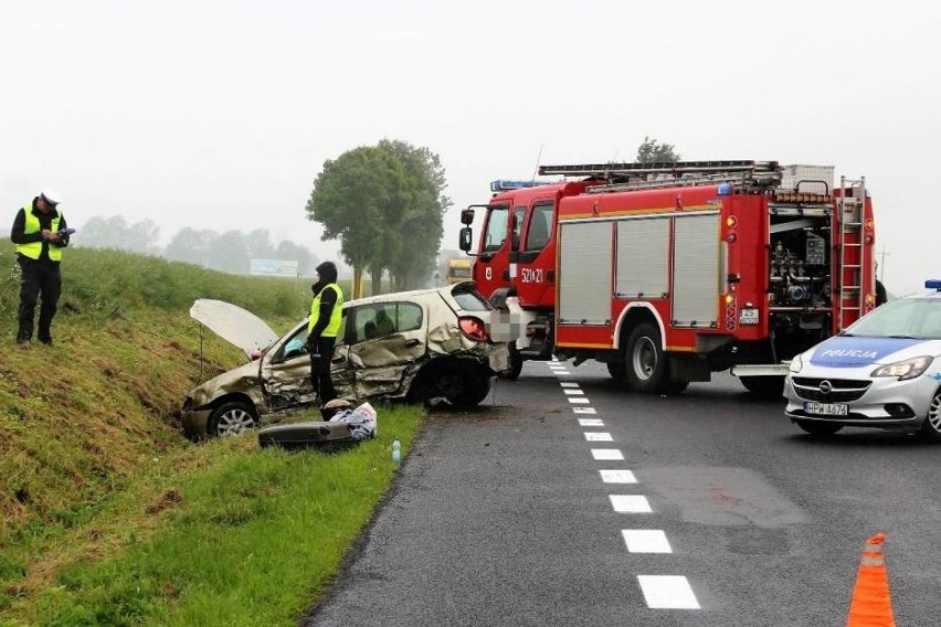 Wypadek w Bobrowicach. Dwie osoby ranne [ZDJĘCIA]