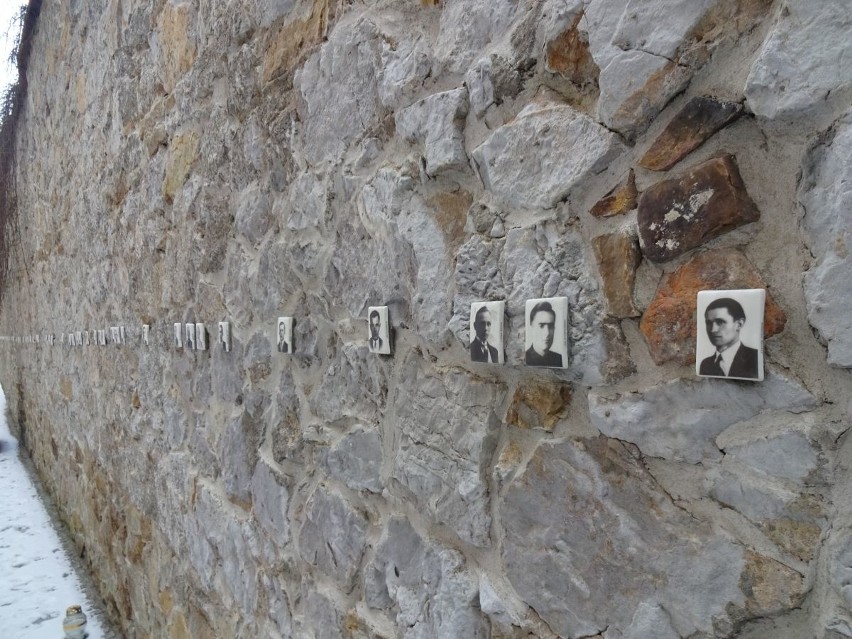 Kolejne osoby zostały upamiętnione na murach kieleckiego więzienia