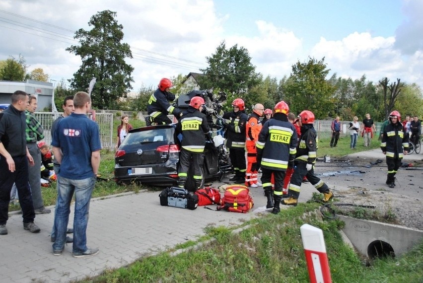 W Grabowcu volkswagen zderzył się czołowo z ciężarówką