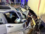 Groźne zderzenie BMW z ciężarówką w Górkach Szczukowskich. Ranne dwie osoby