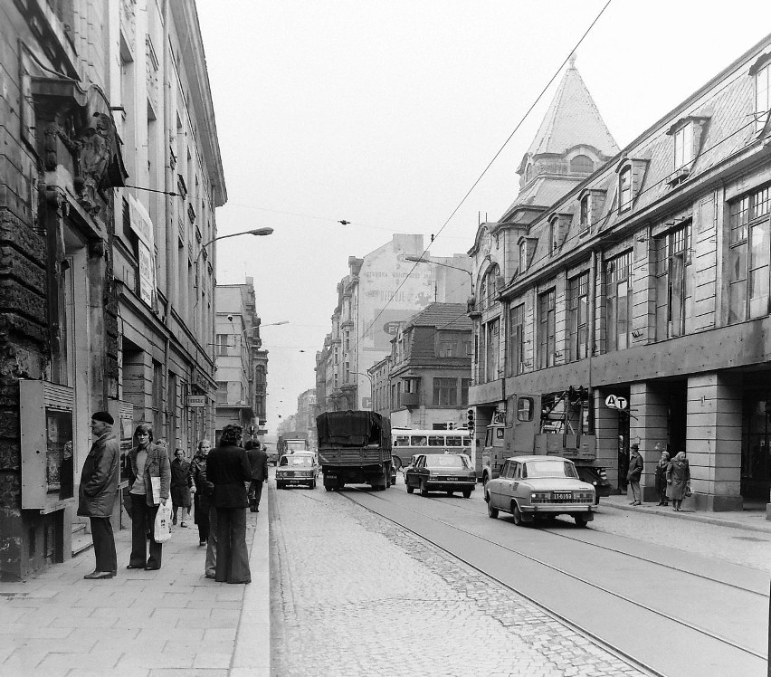 Z cyklu łódzkie historie. Pożar w centrum Łodzi. Spłonął Dom Buta róg Piotrkowskiej i Tuwima ZDJĘCIA 