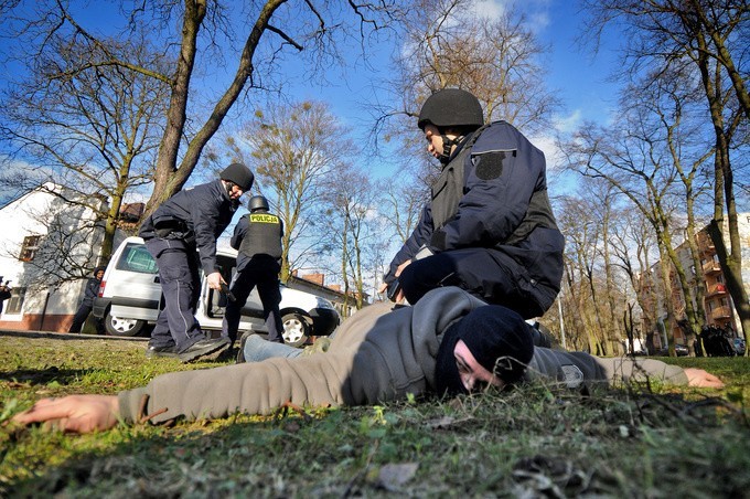 Gangsterzy kontra strażnicy