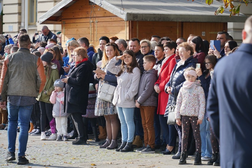 Nowy Sącz. "Strzelcy" składali przysięgę na nowosądeckim rynku. Świętują także 30 - lecie istnienia jednostki [ZDJĘCIA]