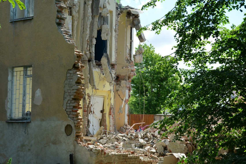 Ostrołęka. Stara komenda policji jest wyburzana. Powstanie tu przedszkole. 15.06.2022