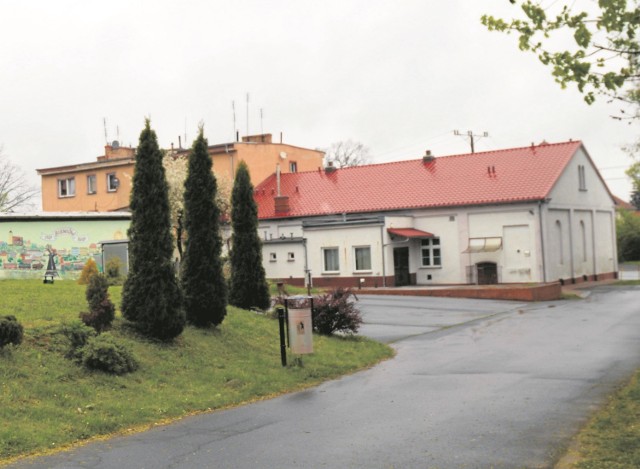 Bieniów. To tu powstać ma nowy budynek biblioteki gminnej. Stanie na miejscu placu zabaw, w sąsiedztwie starej plebanii.