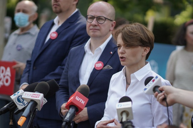 13 czerwca w Poznaniu odbyło się spotkanie dotyczące pomocy dla przedsiębiorców w ramach tarczy antykryzysowej. Premier Jadwiga Emilewicz w sobotę rano podkreślała skalę pomocy, a także przekonywała, dlaczego 28 czerwca warto zagłosować na prezydenta Andrzeja Dudę.