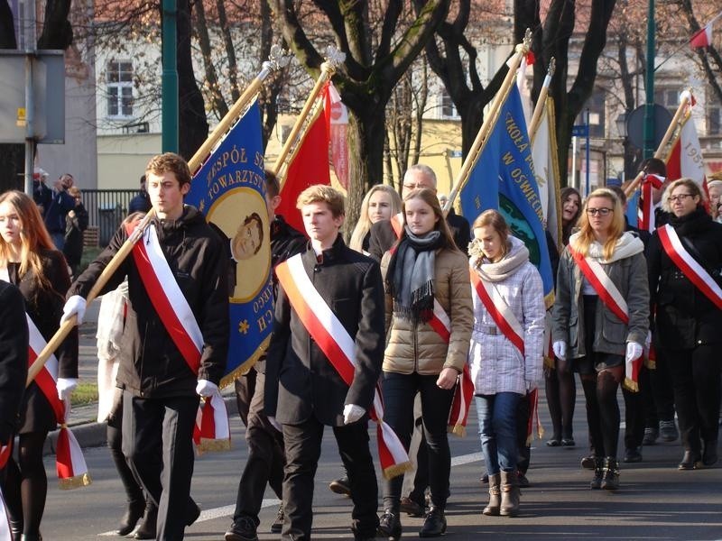 Biało-czerwony Oświęcim uczcił 98. rocznicę odzyskania przez Polskę niepodległości