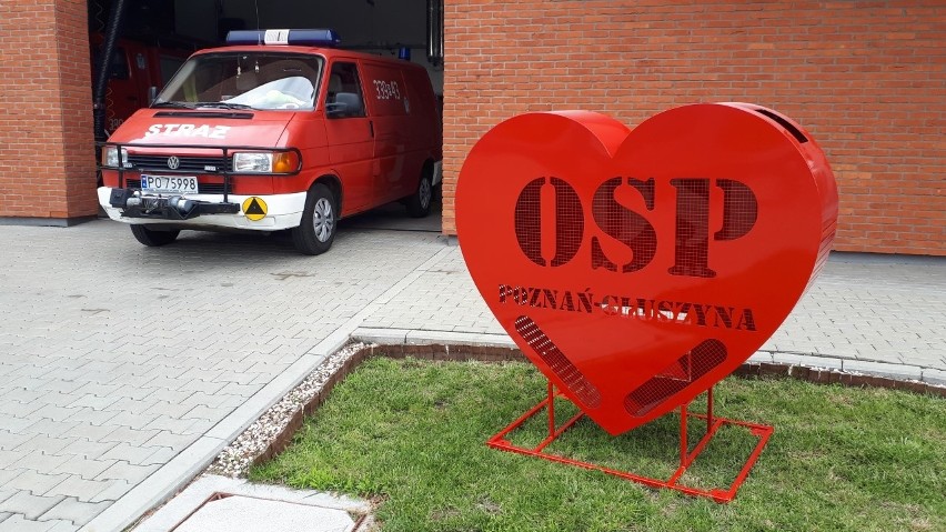Strażacy z OSP Poznań Głuszyna zachęcają mieszkańców do...