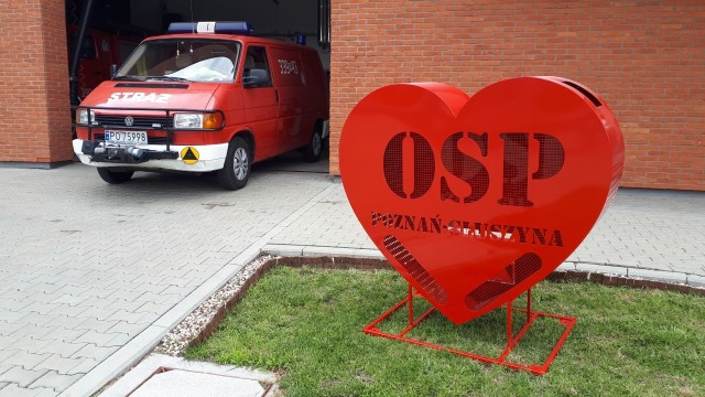 Strażacy z OSP Poznań Głuszyna zachęcają mieszkańców do przynoszenia plastikowych nakrętek. Można to zrobić już od soboty.