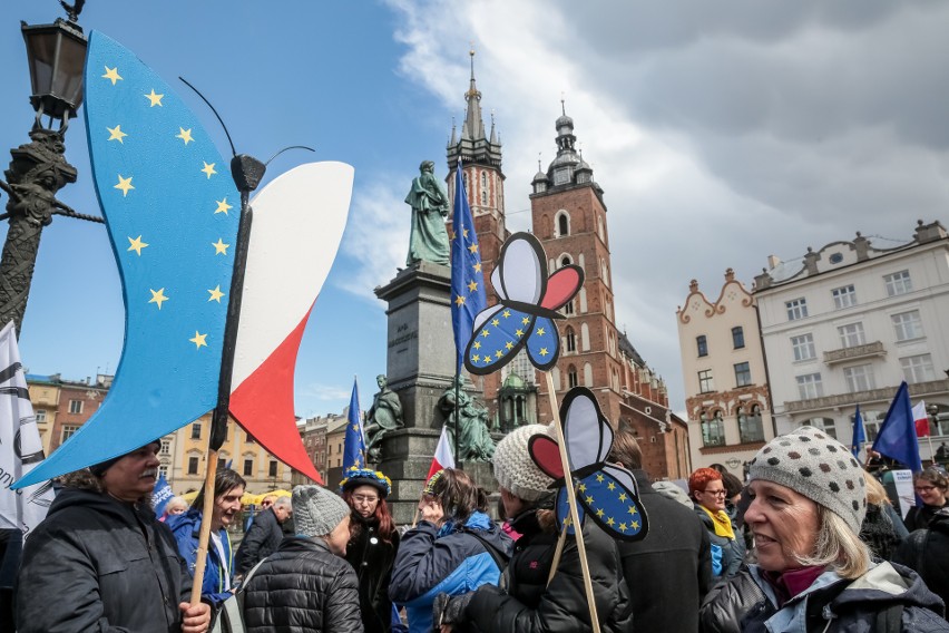 Przez Kraków przeszedł proeuropejski marsz [ZDJĘCIA, WIDEO]
