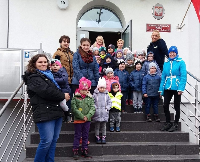 Przedszkolaki z Siniarzewa odwiedziły komendę w Aleksandrowie Kujawskim
