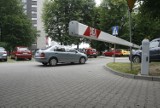 Katowice: Na Tysiącleciu trwa wojna o parkingi. Spółdzielnia montuje szlabany